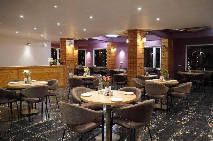 The Aesthetic Hotel & Restaurant Bhīm Tāl Kültér fotó