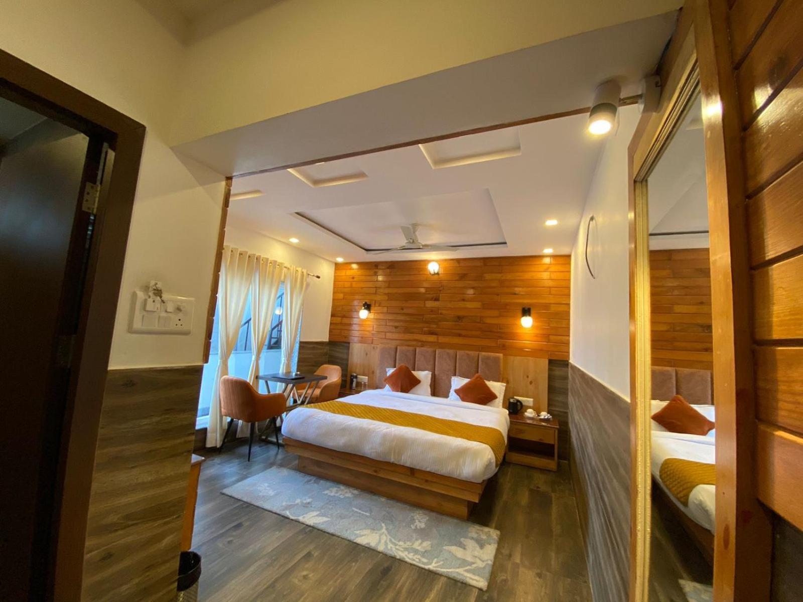 The Aesthetic Hotel & Restaurant Bhīm Tāl Kültér fotó