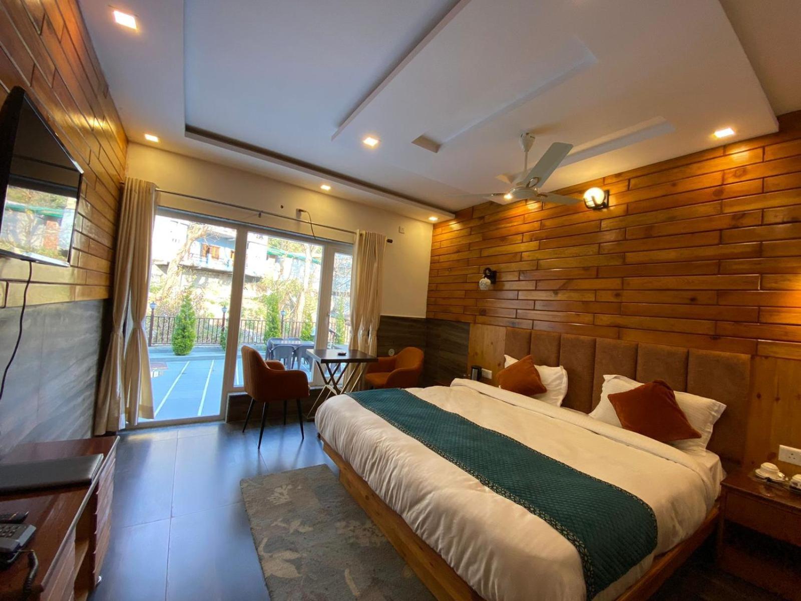 The Aesthetic Hotel & Restaurant Bhīm Tāl Kültér fotó