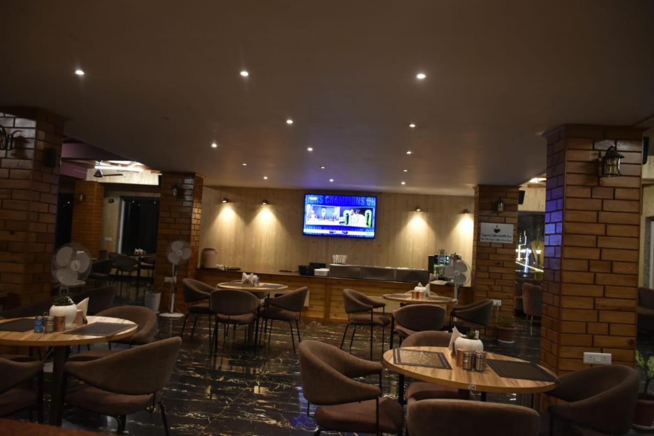 The Aesthetic Hotel & Restaurant Bhīm Tāl Kültér fotó