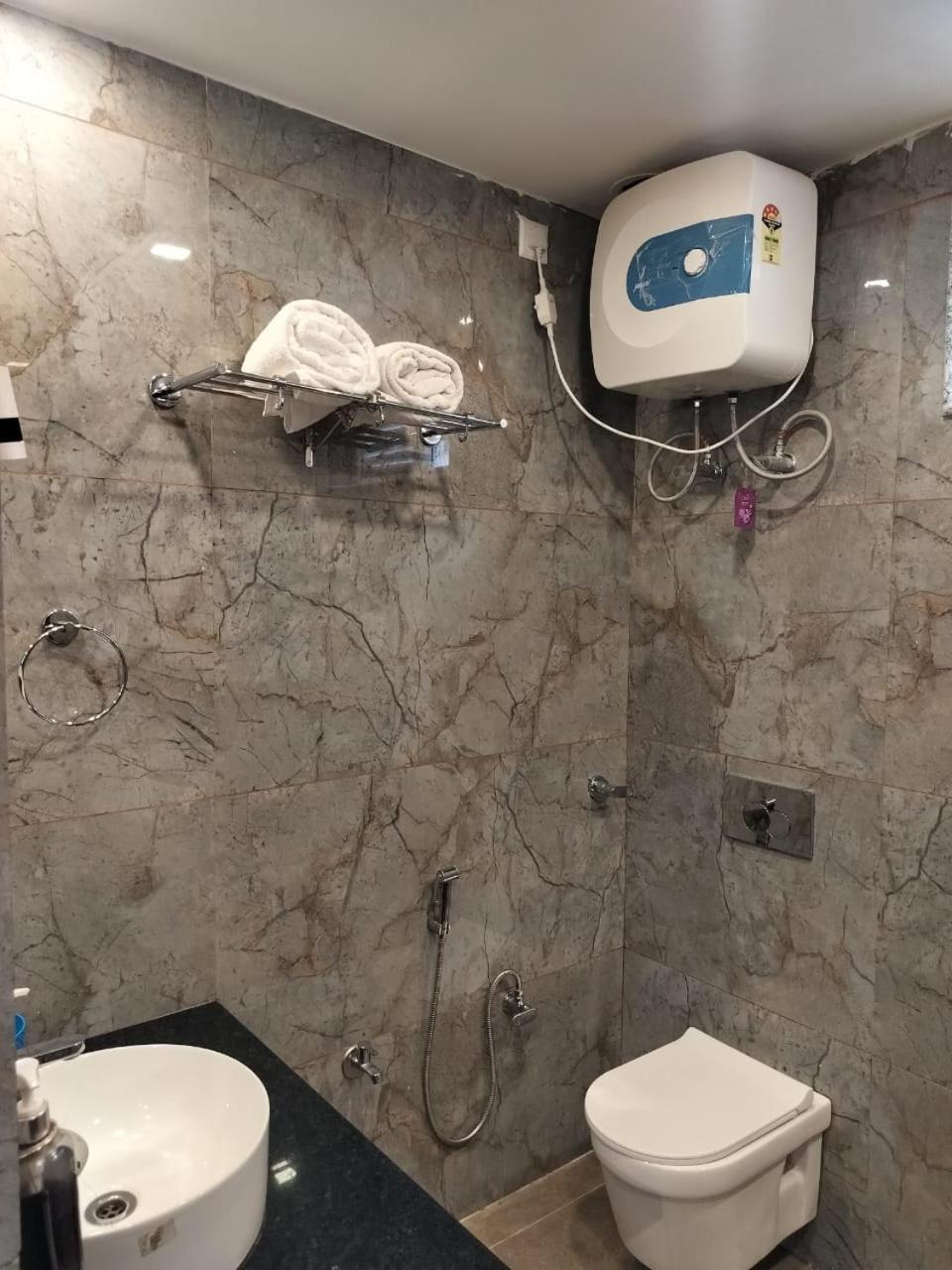 The Aesthetic Hotel & Restaurant Bhīm Tāl Kültér fotó